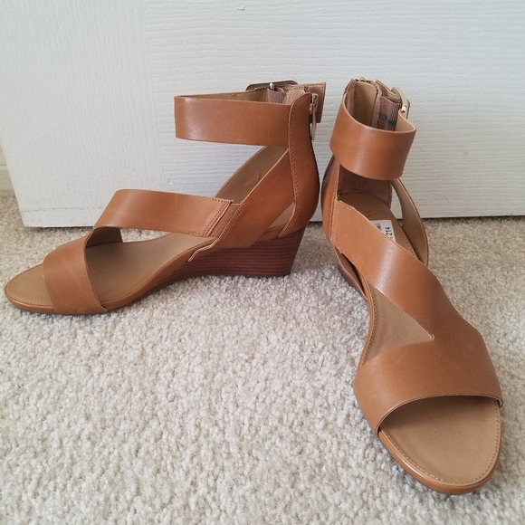 Sandals - Picture 2 of 4